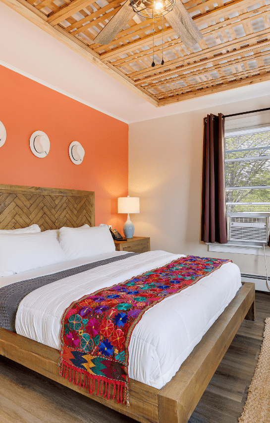 Premium King Corner Room with king bed at La Posada Milford hotel