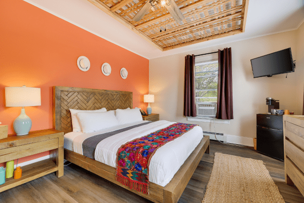 Comfortable seating area in Chichén Itzá’s Suite at La Posada Milford hotel