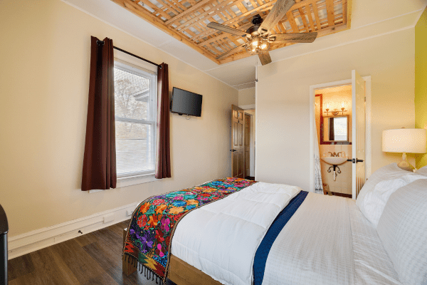Modern guest room interior in Deluxe Queen Room at La Posada Milford hotel