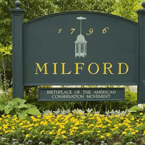Scenic Milford city welcome sign near La Posada hotel