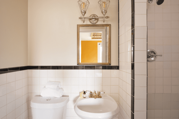 Modern bathroom in Izamal Premium Queen Room at La Posada Milford hotel