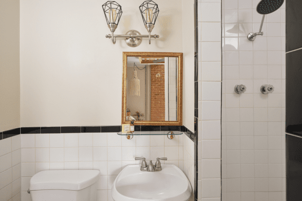 Elegant bathroom in Progresso Panorama suite at La Posada Milford hotel